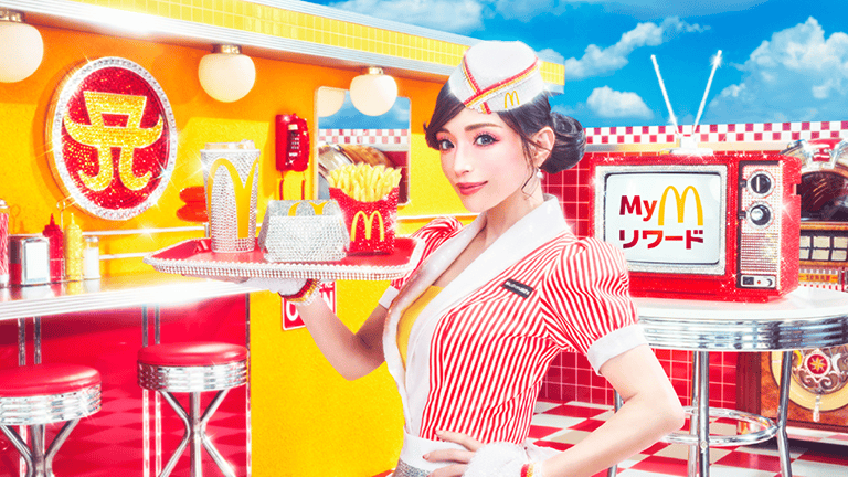マクドナルドと浜崎あゆみのGolden Campaign公式ビジュアル